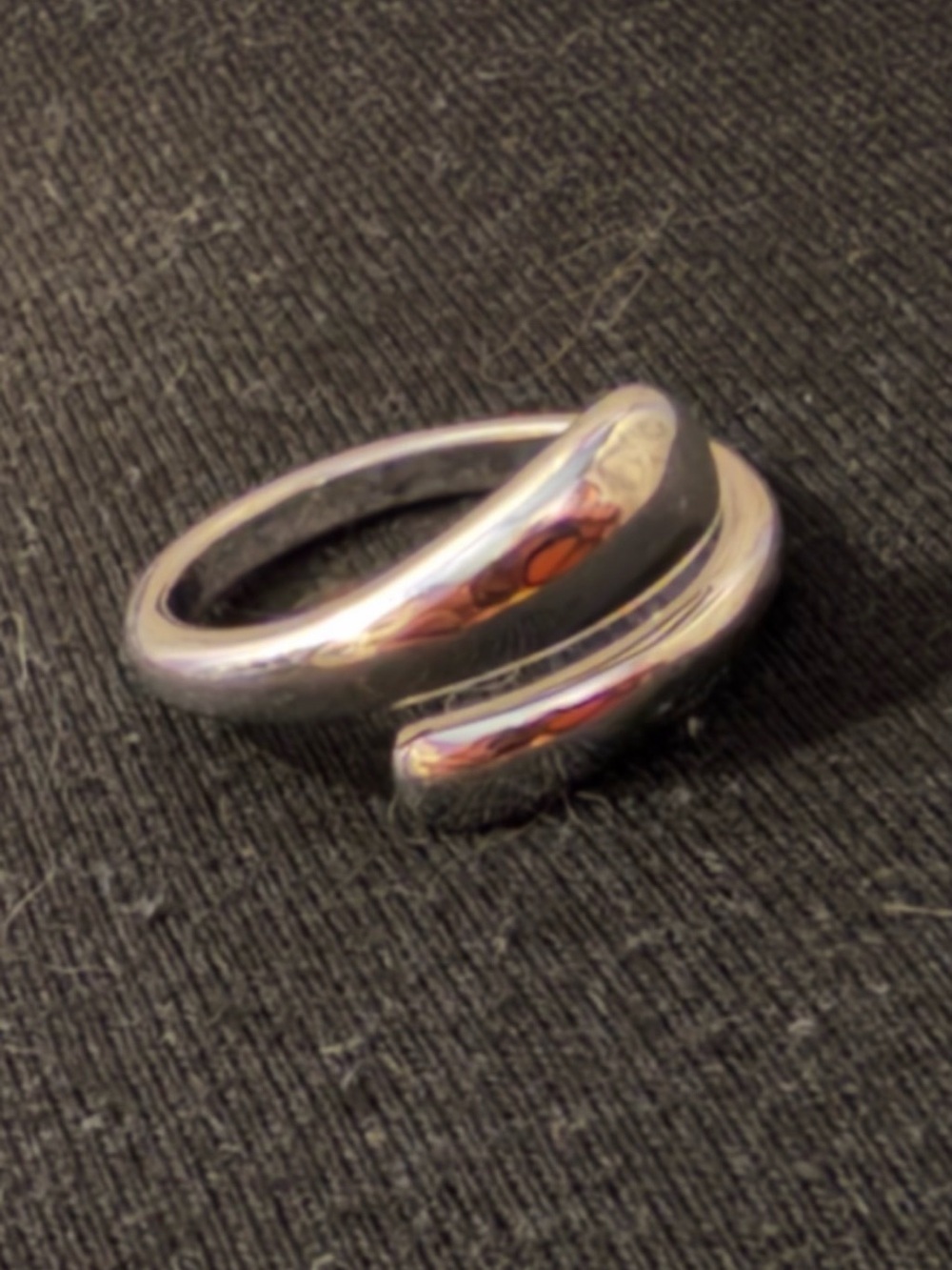 Sleek Minimalist Twisted Open Statement Ring - Modern Design
